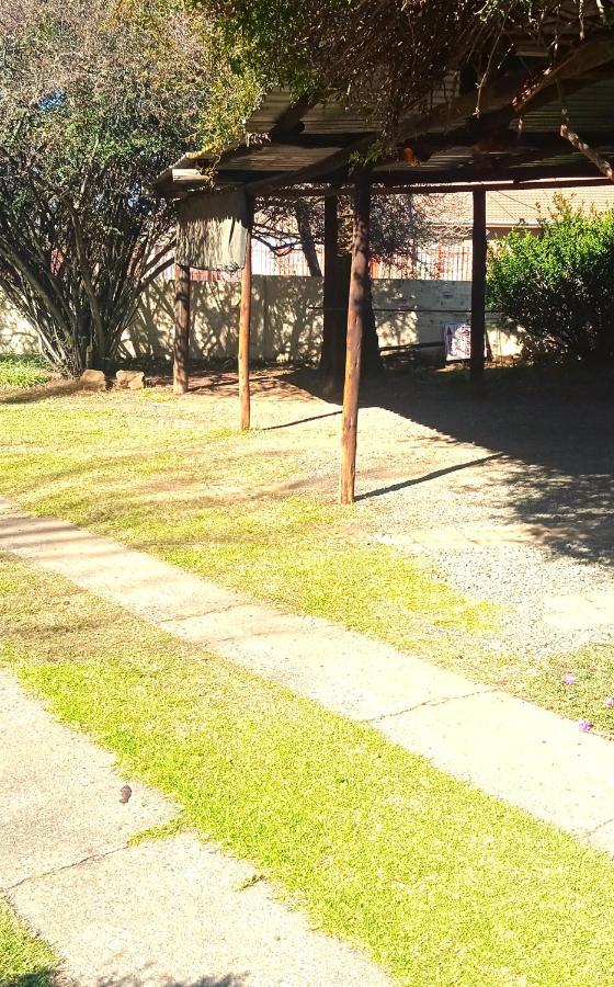 Rheola'S Guest Cottage Harrismith Exteriér fotografie
